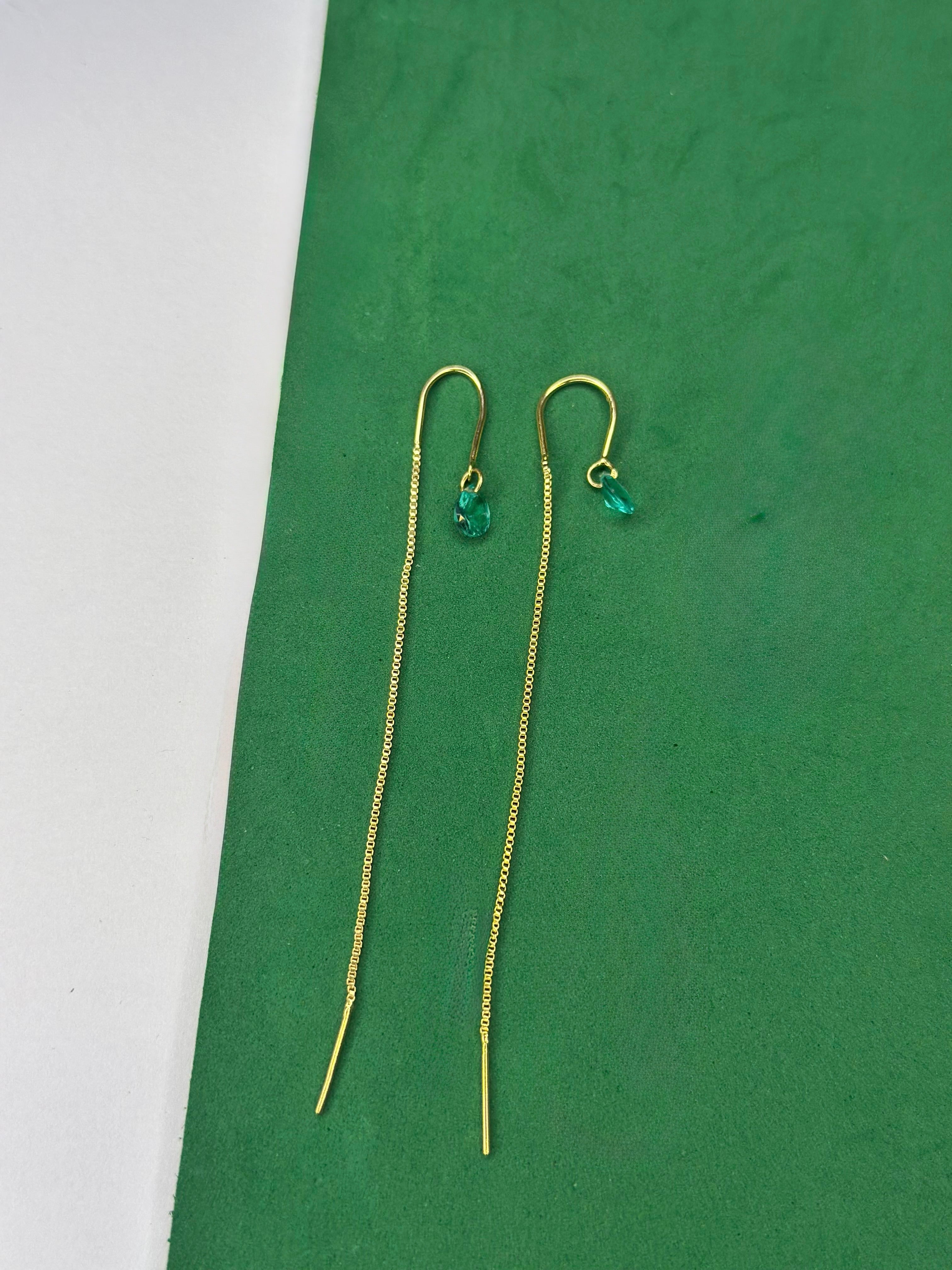 Brinco Longo com Cristal Verde Folha