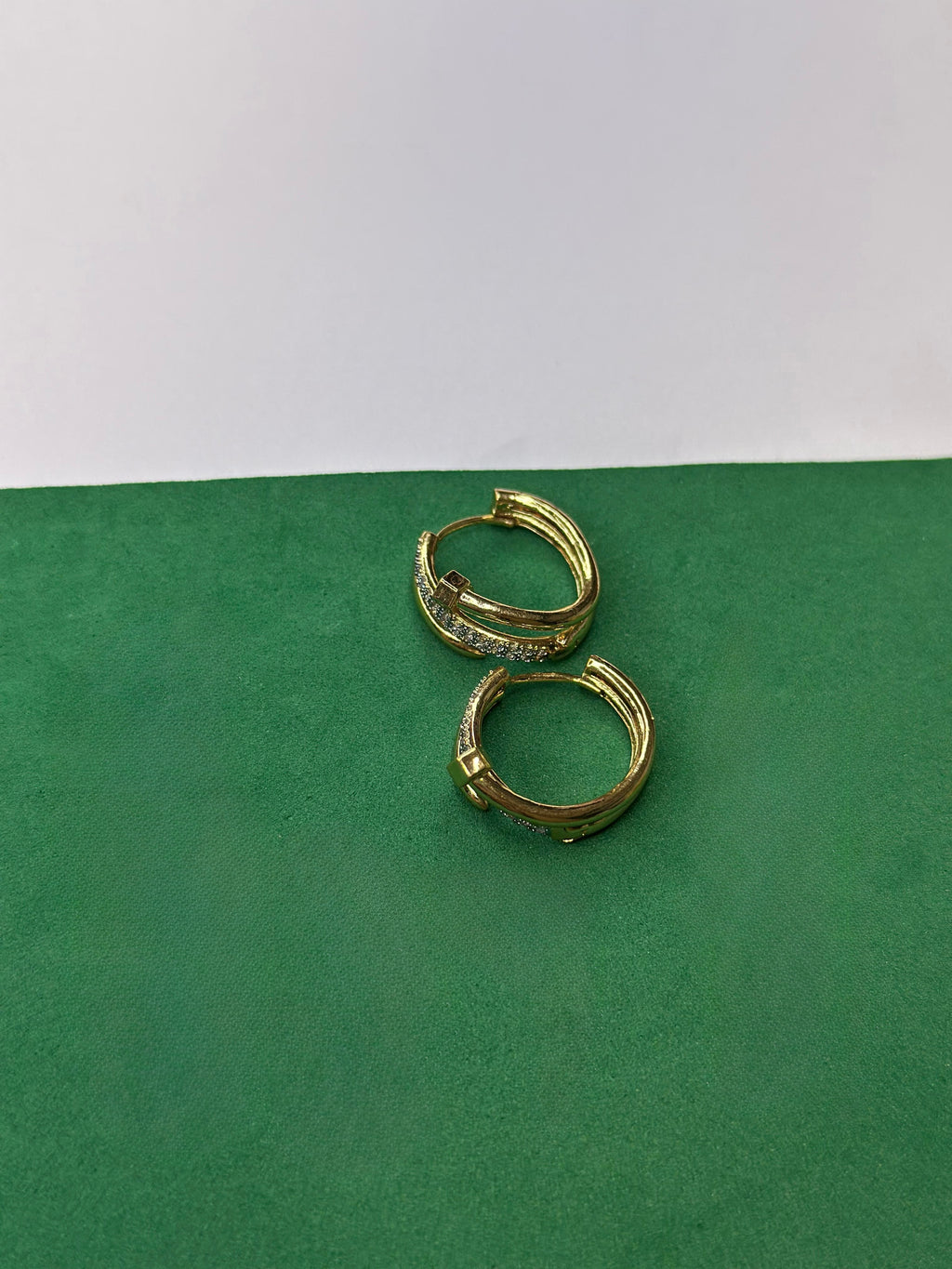 Brinco Prego Cravejado Dourado