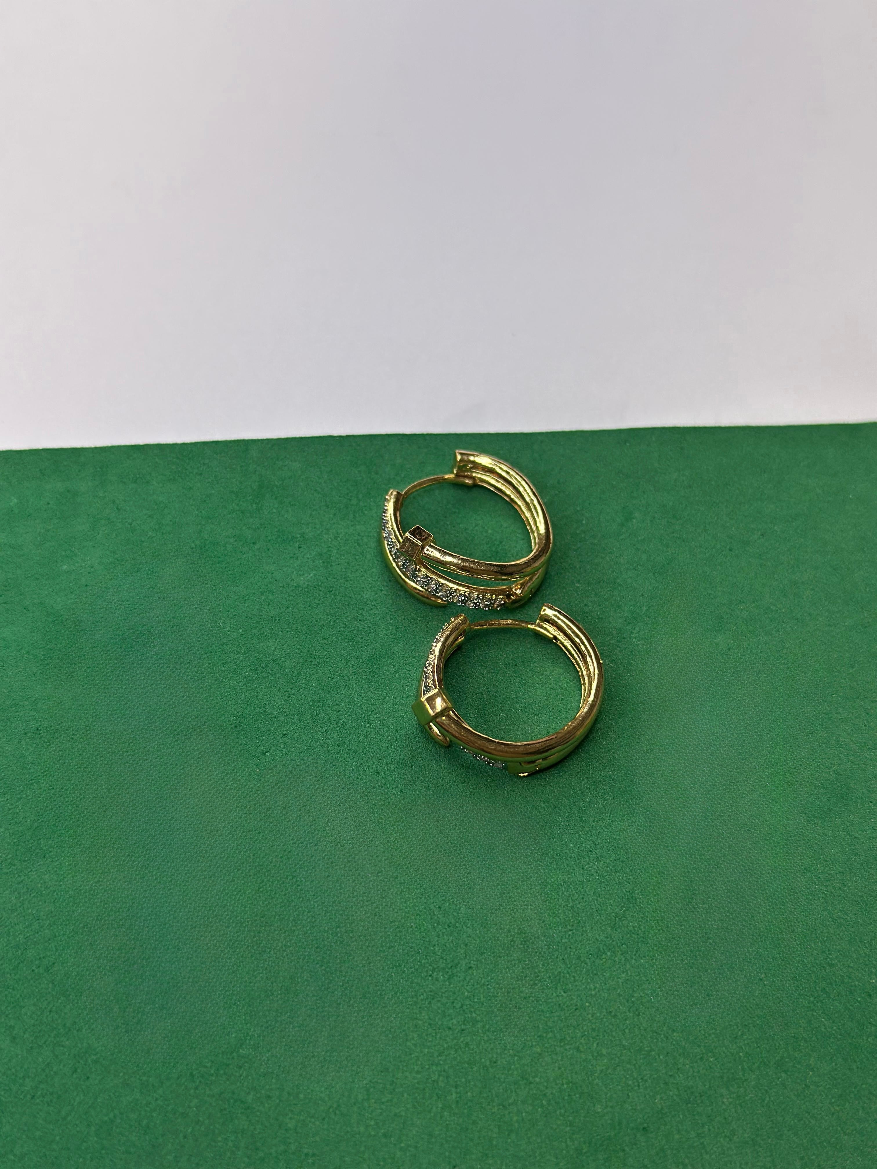 Brinco Prego Cravejado Dourado