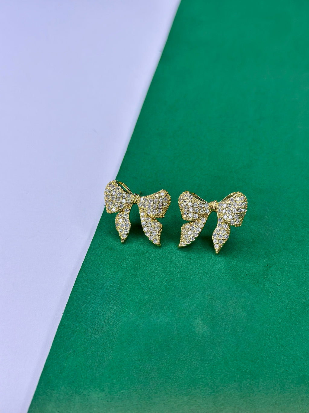 Brinco Laço Luxo Dourado Cravejado