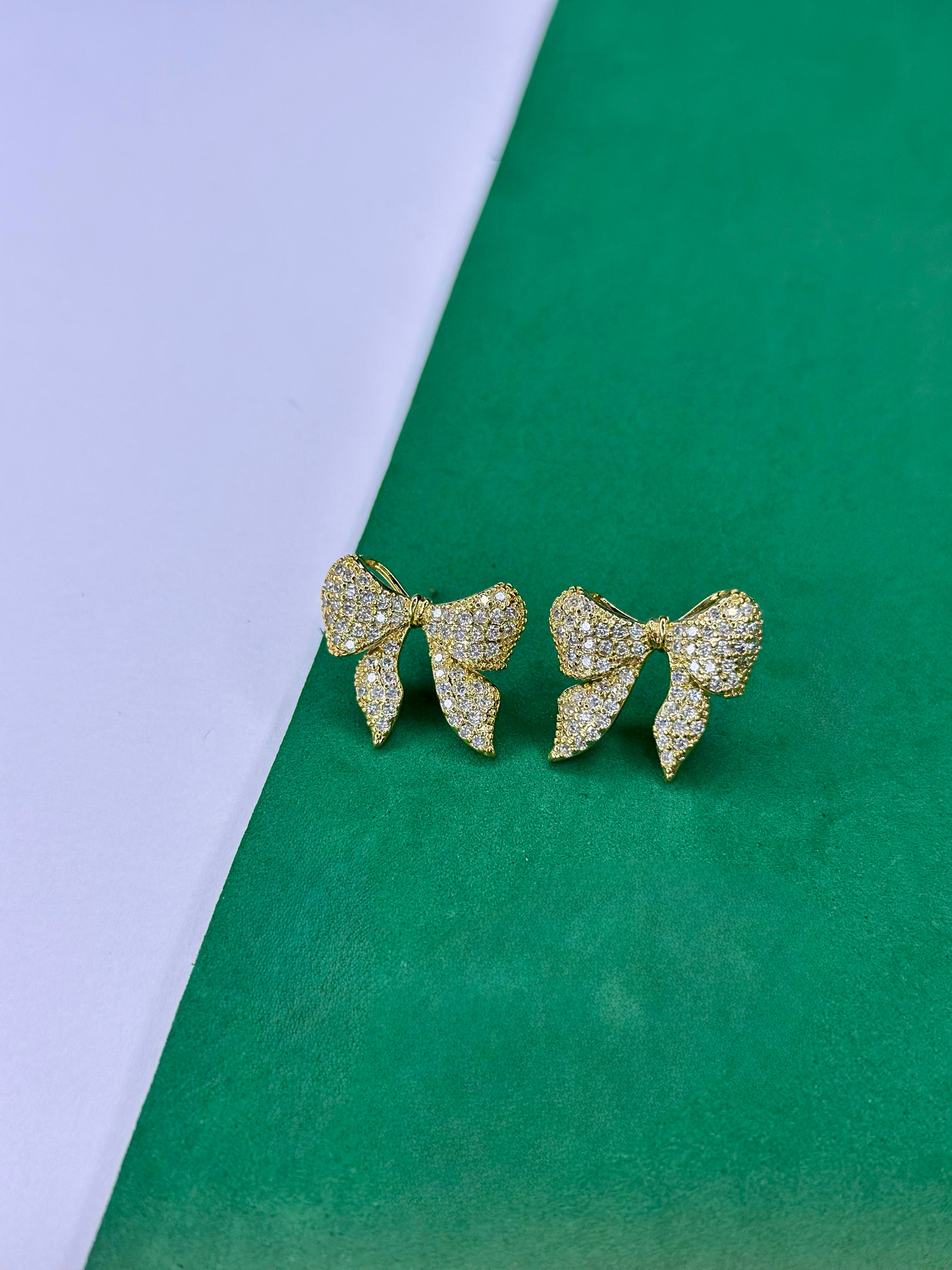 Brinco Laço Luxo Dourado Cravejado