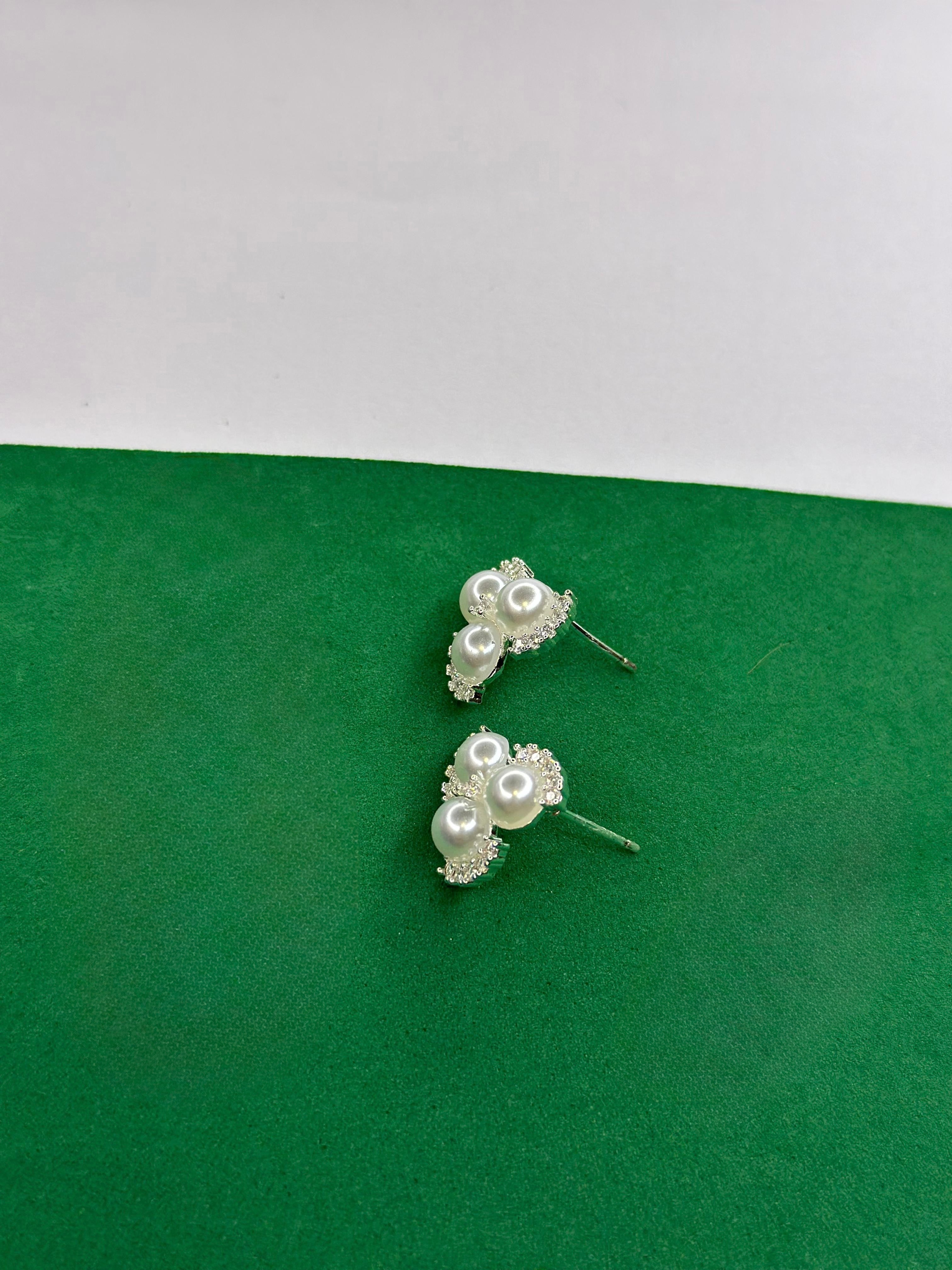 Brinco Trio de Pérolas com Zircônia