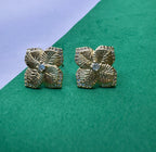 Brinco Flor Dourada Cravejada com Zircônia