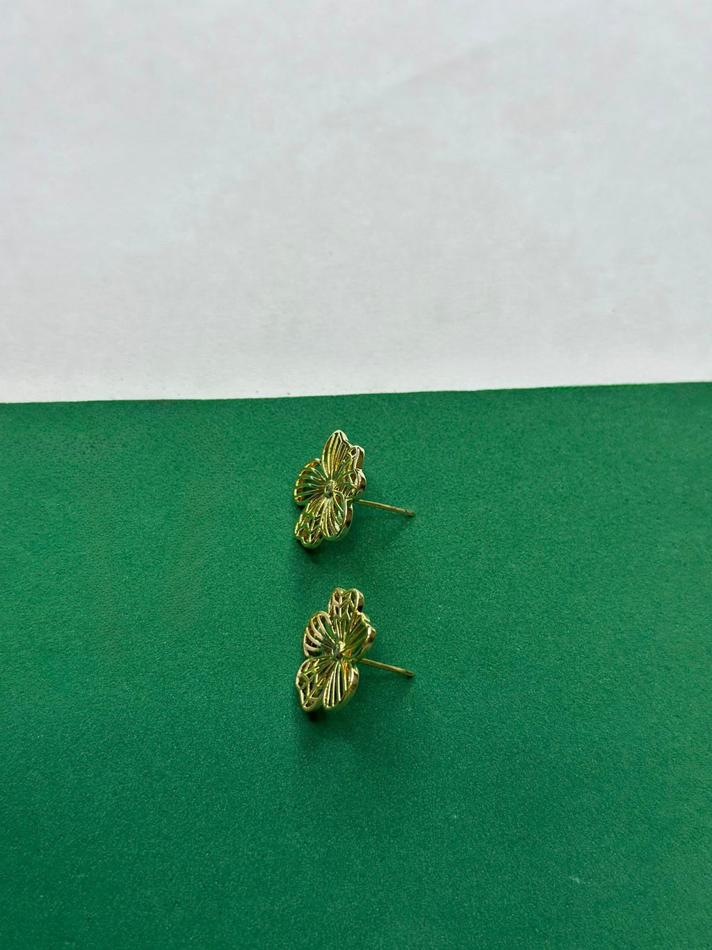 Brinco Flor Dourada com Zircônia