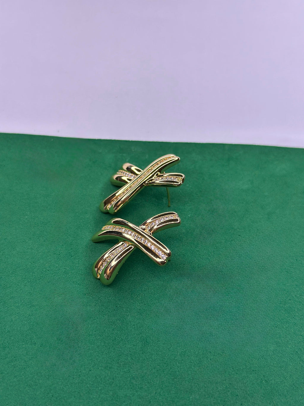Brinco X Elegance com Zircônias Dourado