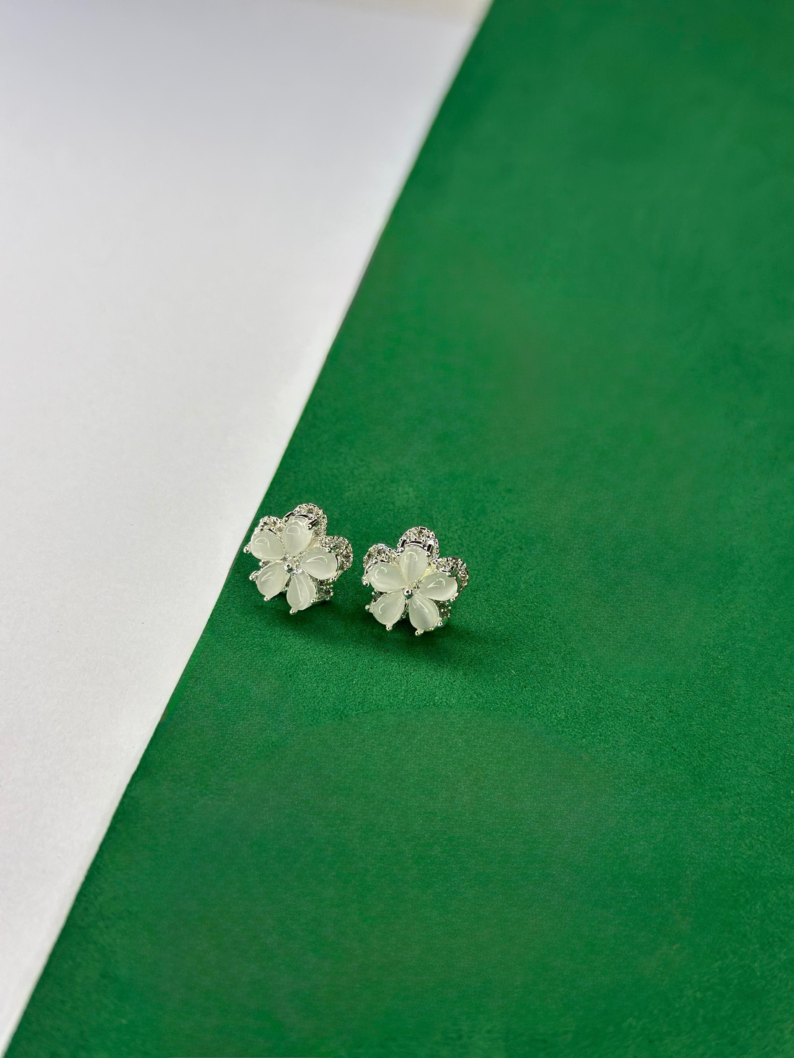 Brinco Flor Quartzo Leitoso Cravejado Prata