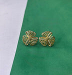 Brinco Flor Dourado Aramado com Zircônias