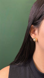 Brinco Botão Dourado com Zircônia Central