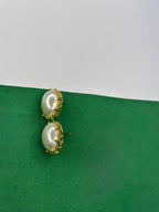 Brinco Oval Pérola Clássica Dourado