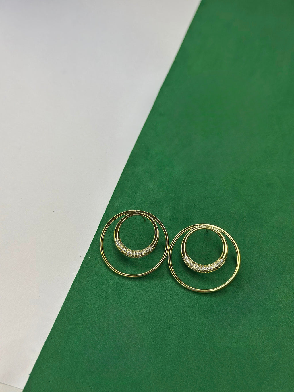 Brinco Duplo Círculo com Zircônias Dourado