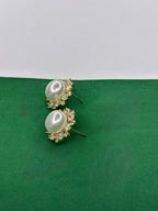Brinco Pérola Shell com Halo de Zircônia