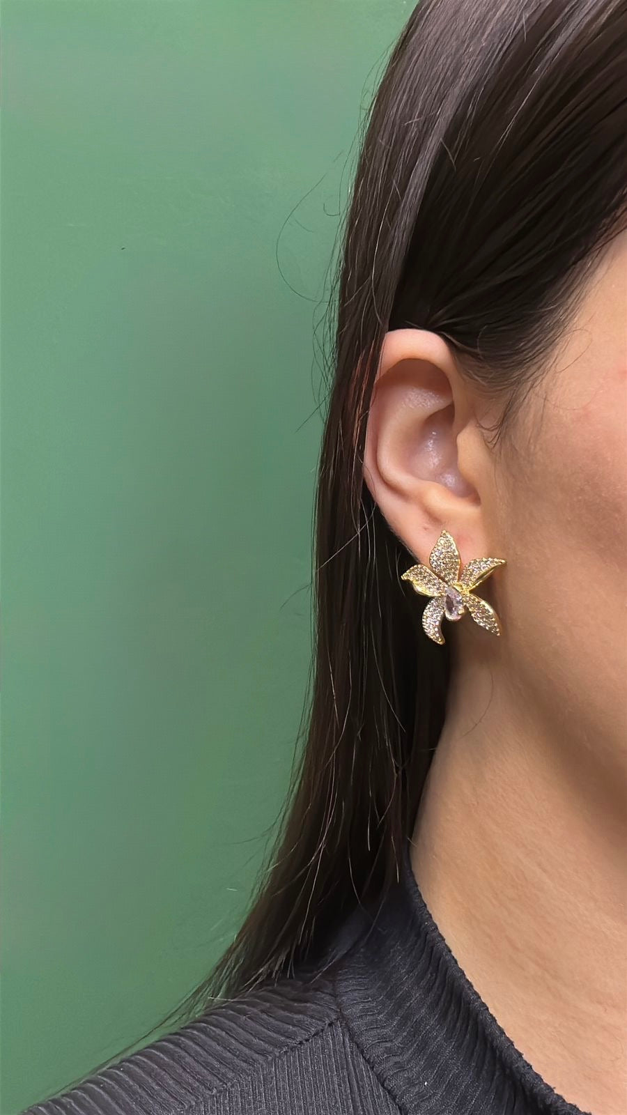 Brinco Flor Delicata Dourado