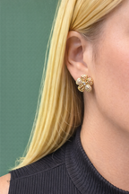 Brinco Flor Texturizada com Zircônia