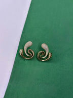 Brinco Espiral Dourado Cravejado