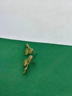 Brinco Flor Cravejado com Zircônias