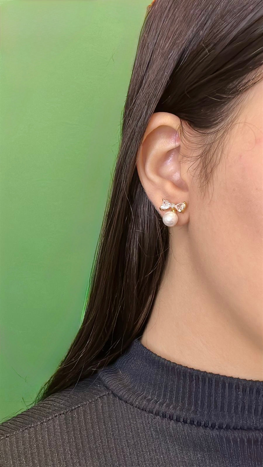 Brinco Laço com Pérola Shell Dourado