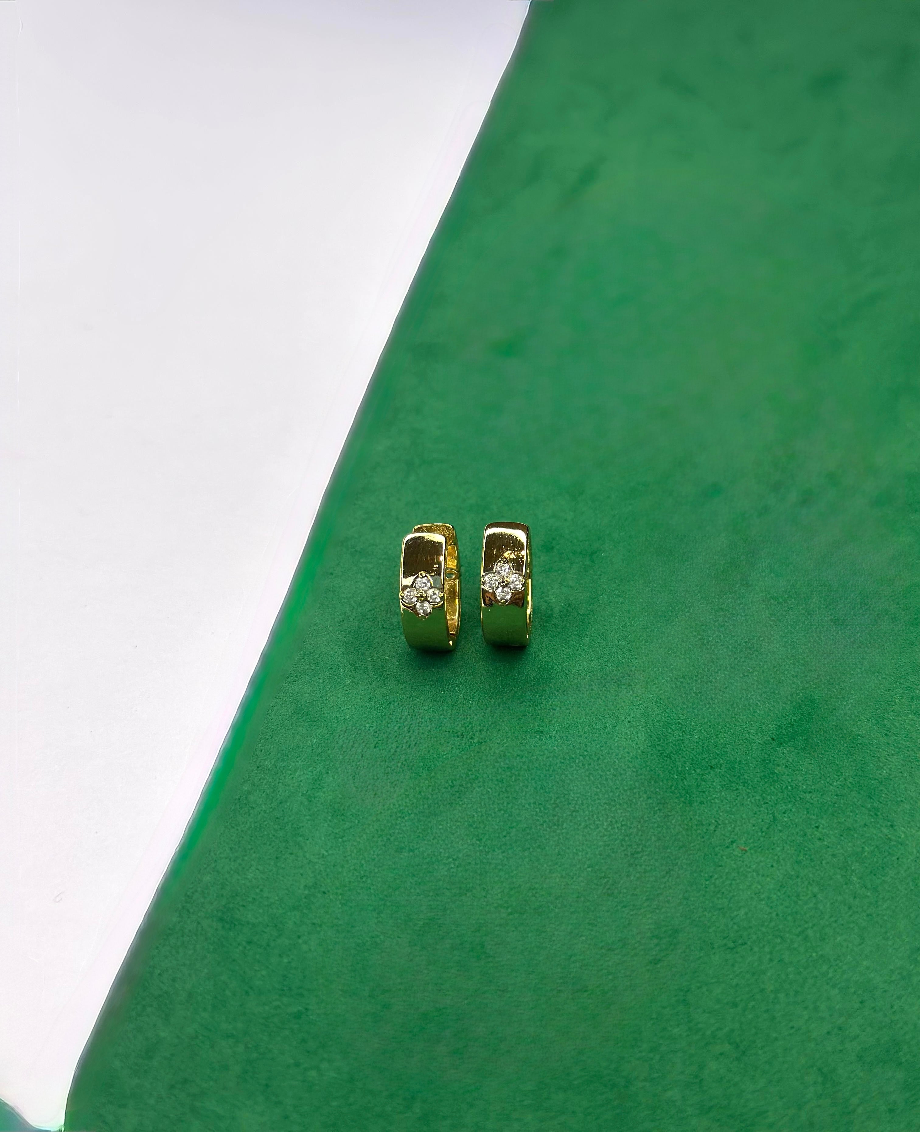 Brinco Dourado Cravejado com Zircônias