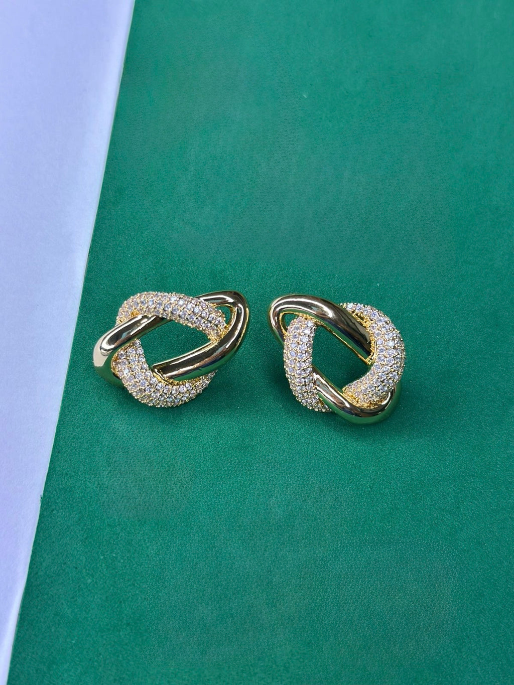 Brinco Amor Entrelaçado Dourado