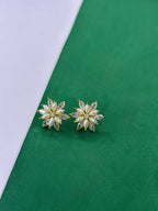 Brinco Flor Navette com Pérola Shell