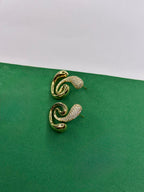 Brinco Espiral Dourado Cravejado