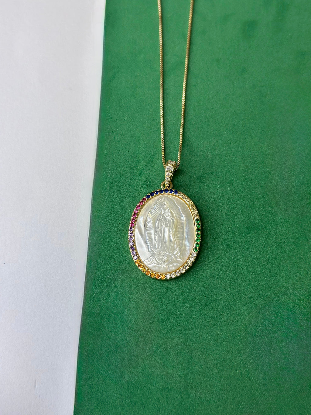 Colar Medalha Nossa Senhora Rainbow