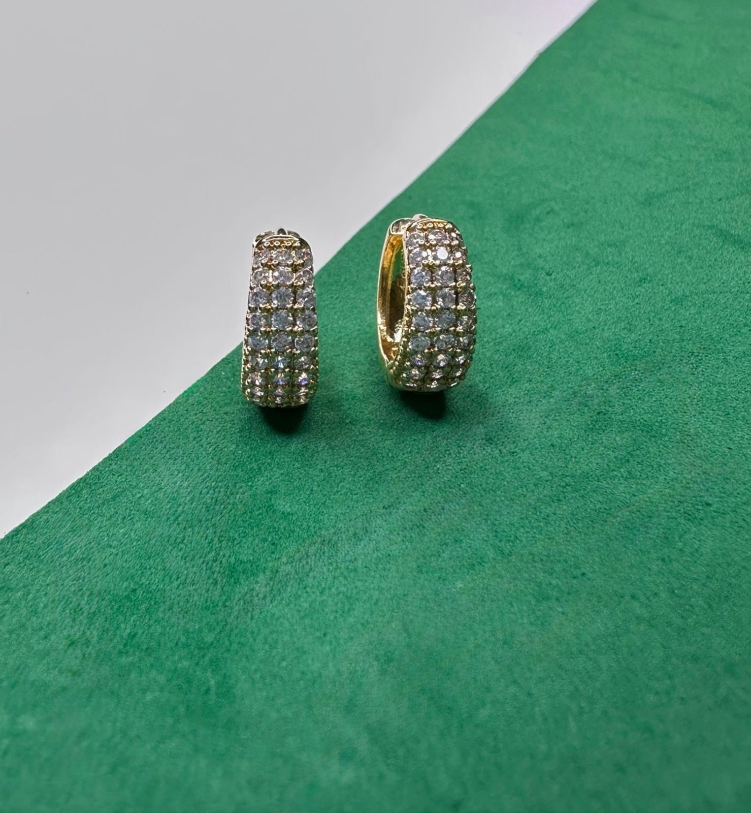 Brinco Dourado com Zircônia