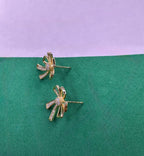 Brinco Flor Dourado Cravejado com Zircônias