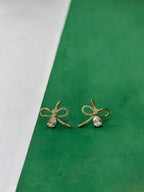 Brinco Dourado Design Laço com Zircônias