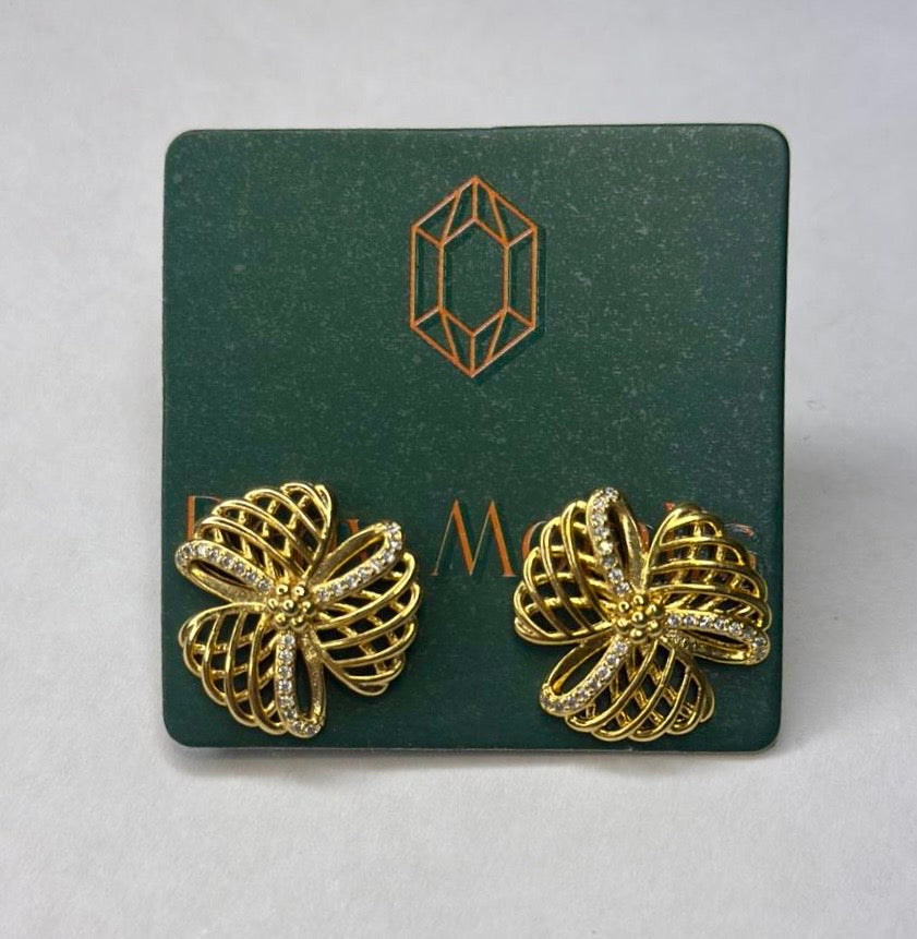 Brinco Flor Dourado Aramado com Zircônias