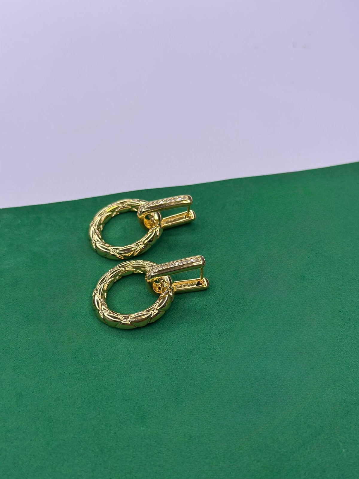 Brinco Elos Texturizados Dourado