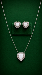 Conjunto Coração Elegante com Pedra Leitosa e Zircônias Cravejadas