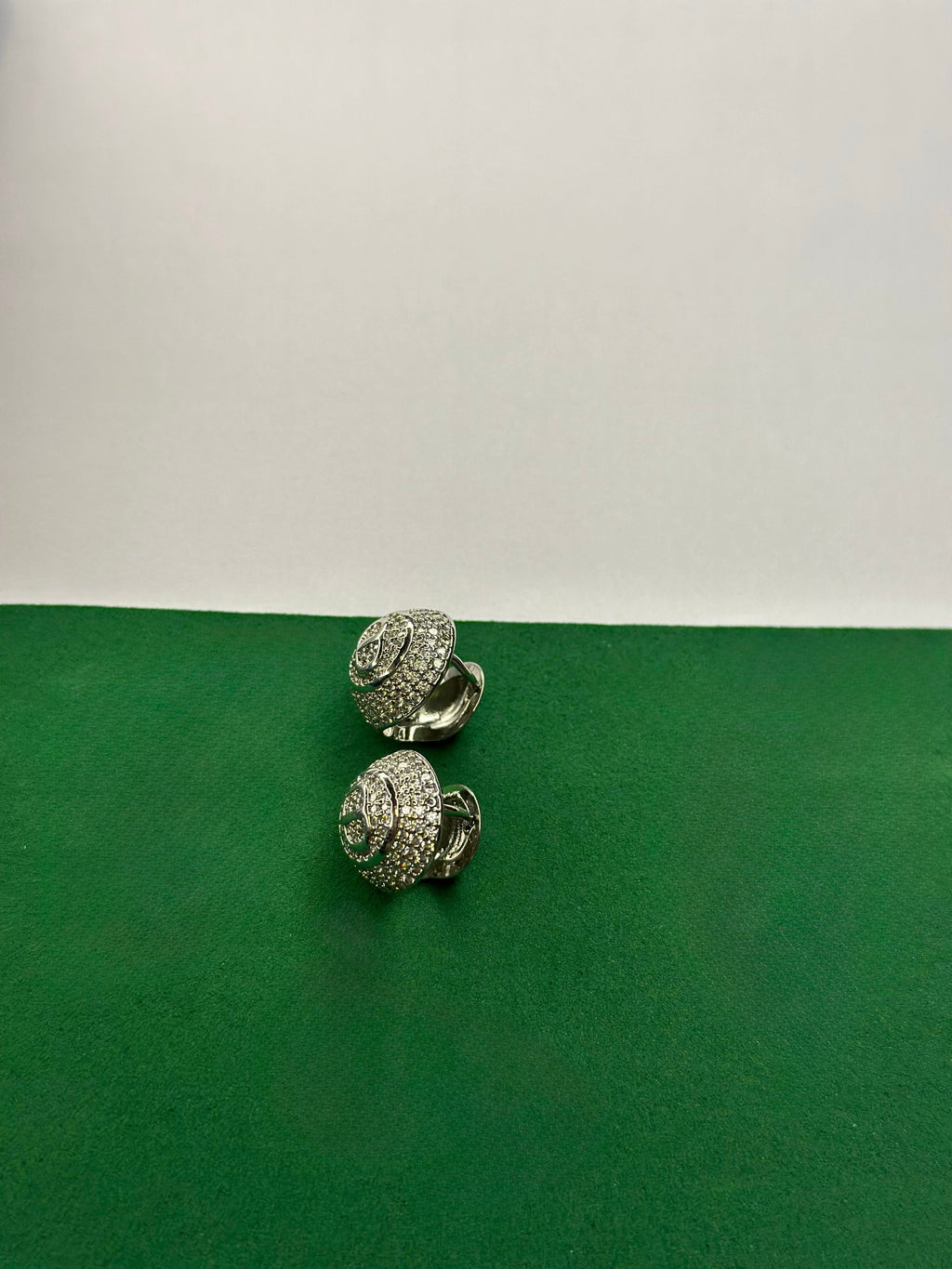 Brinco Esfera Cravejada Ródio Branco