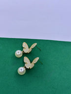 Brinco Borboleta Dourado com Pérola