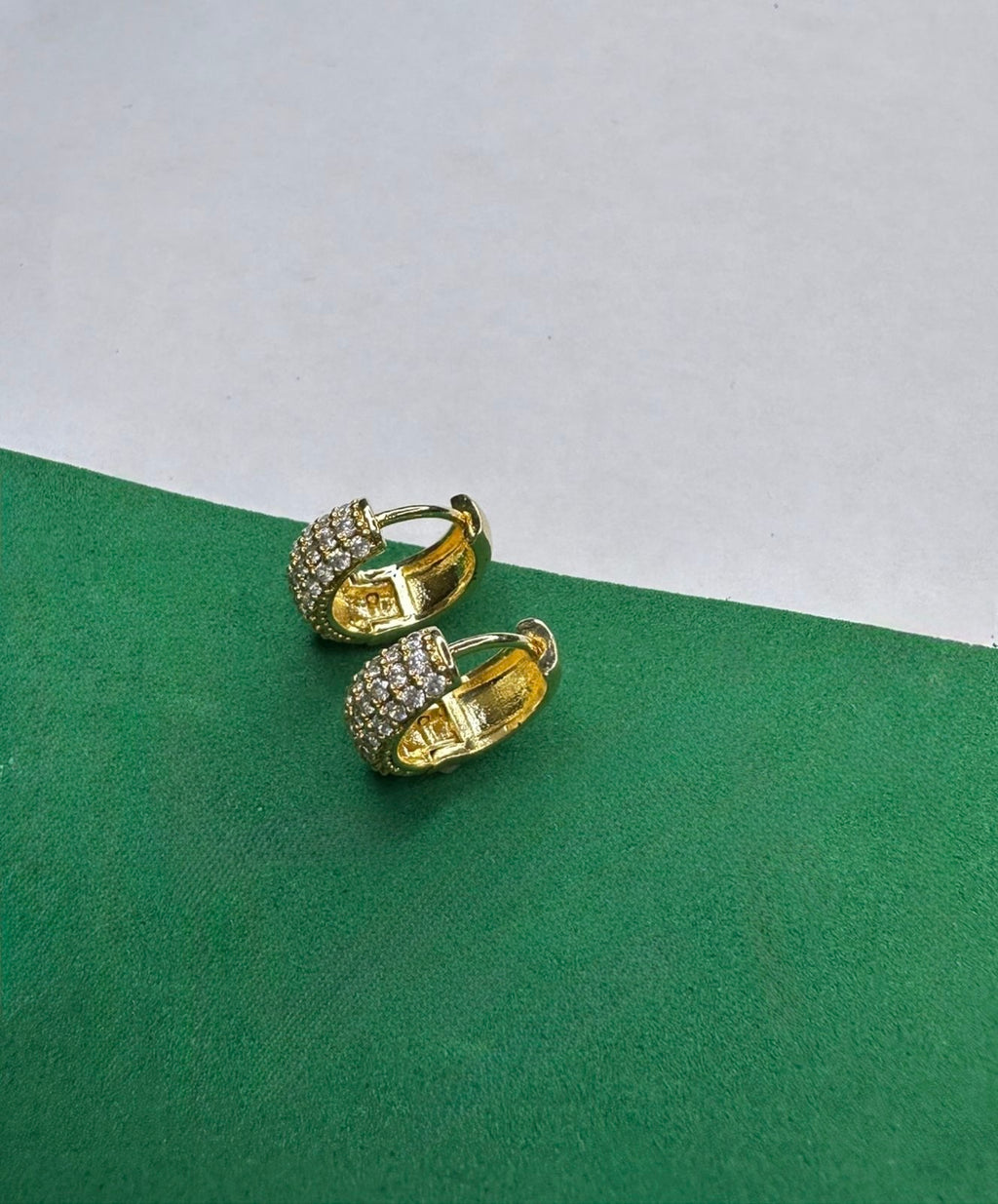 Brinco Dourado com Zircônia