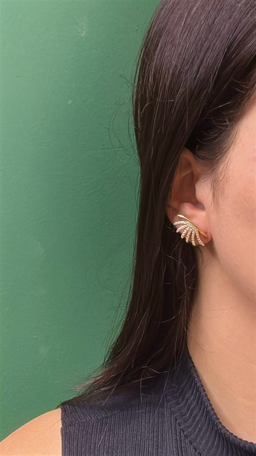 Brinco Leque Dourado Cravejado com Zircônias