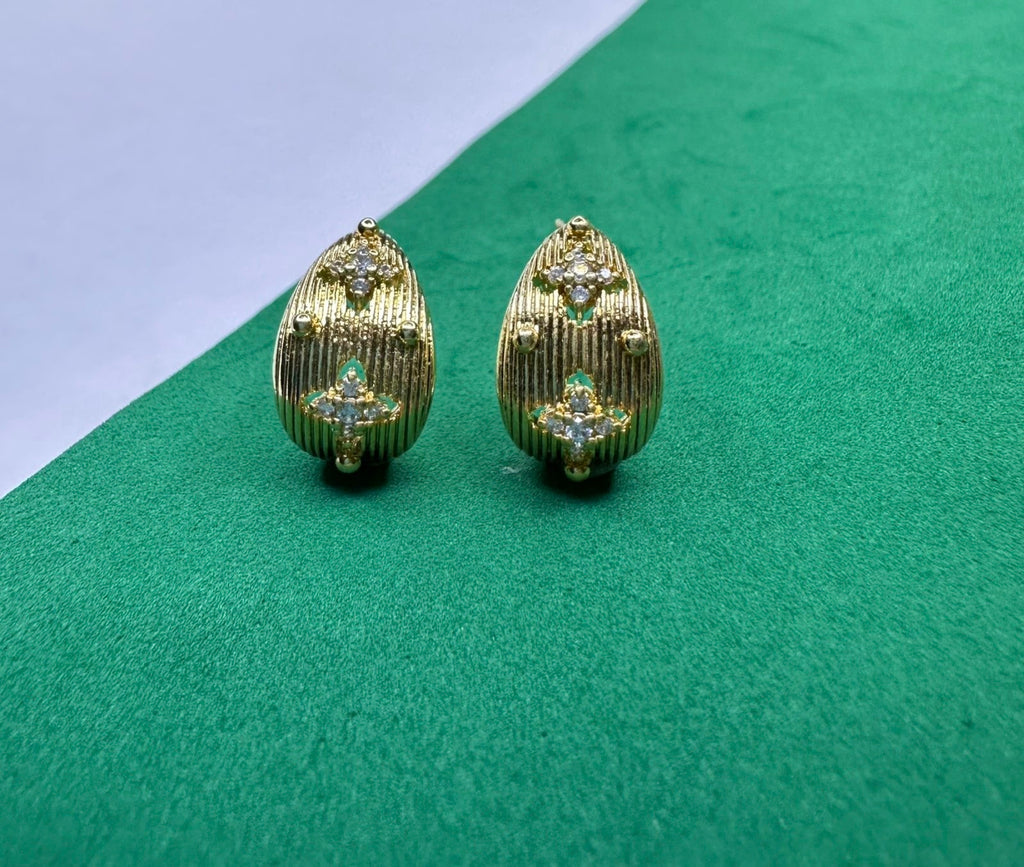 Brinco Argola Dourada Cravejada com Zircônias