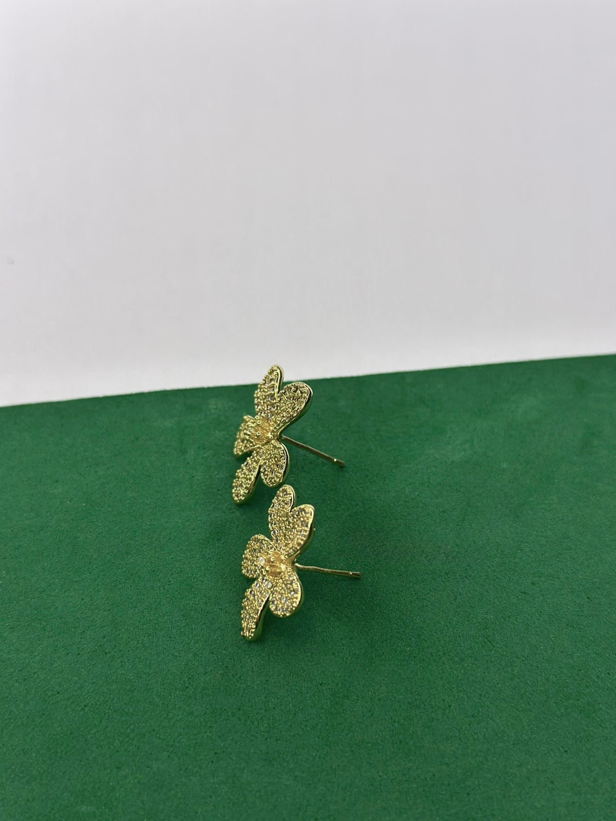 Brinco Flor Cravejada Glam
