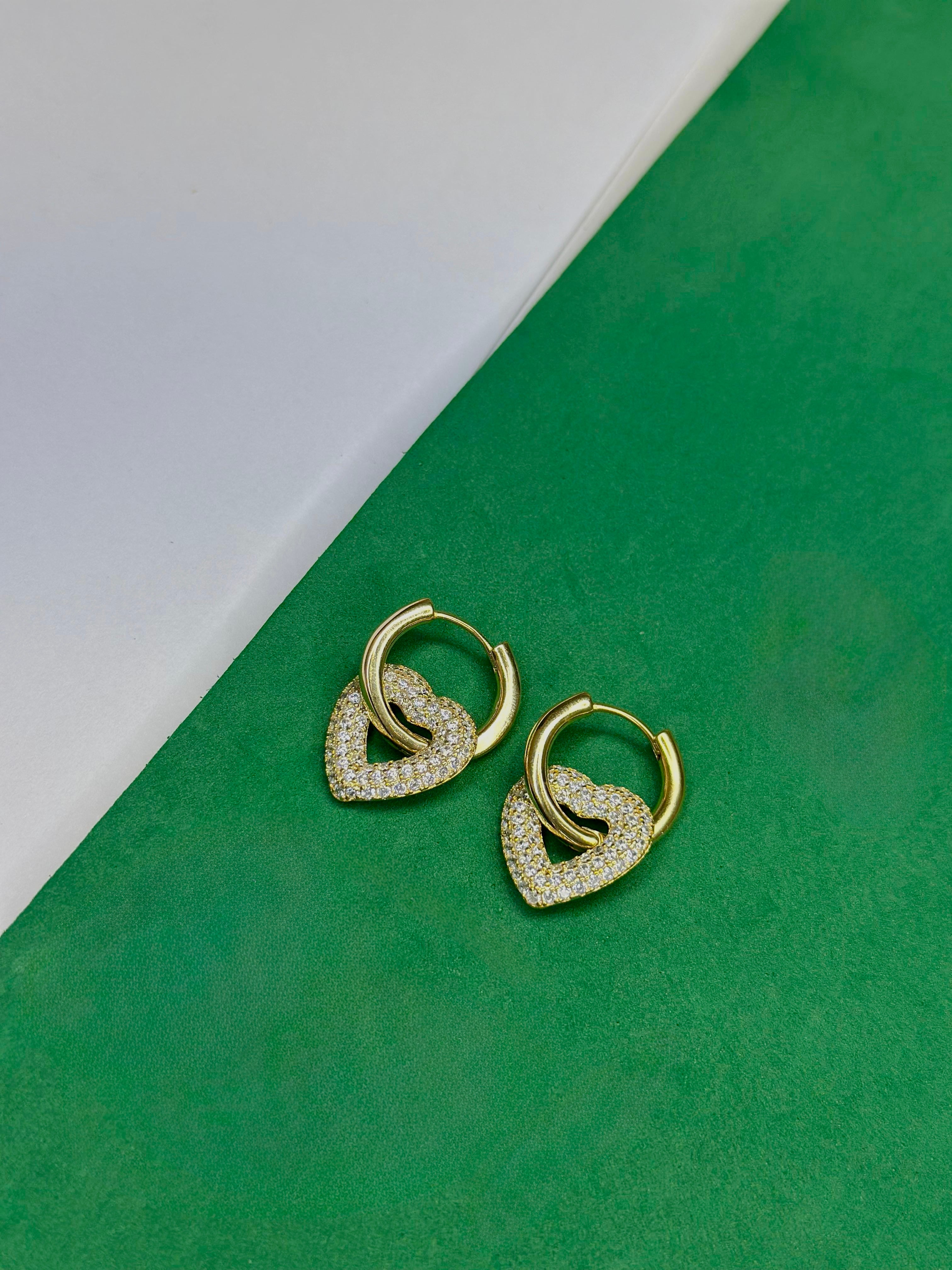 Brinco Argola Coração Cravejado Dourado