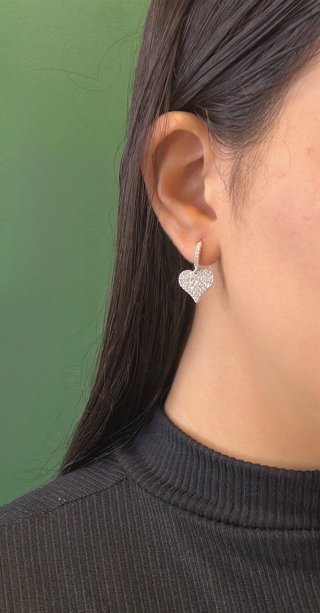 Brinco Argola com Corações Cravejados em Zircônias – Prata 925