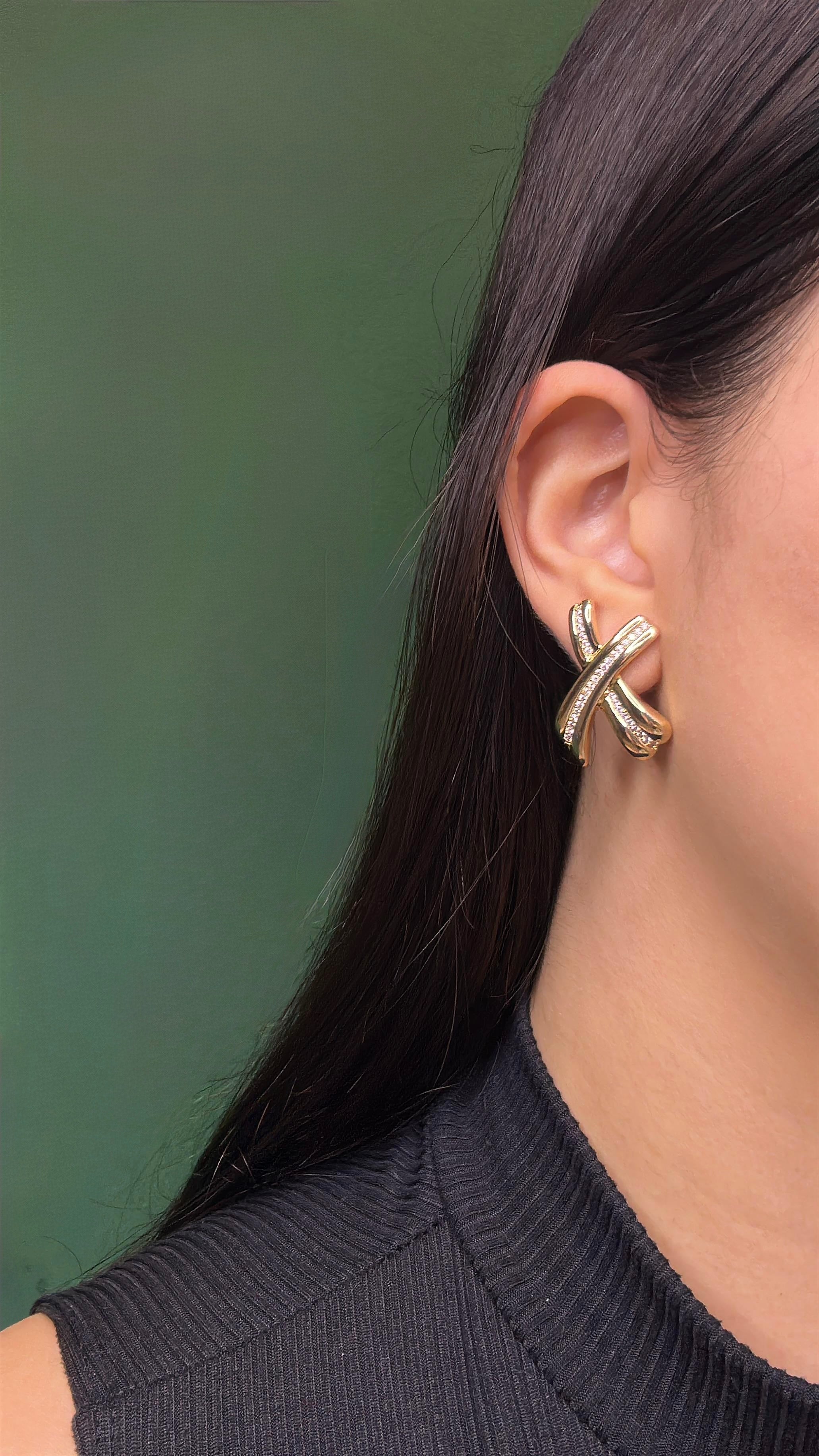 Brinco X Elegance com Zircônias Dourado