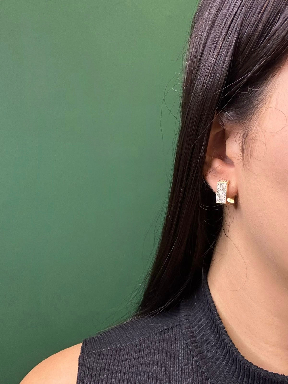 Brinco Argola Quadriculada Dourada com Zircônias