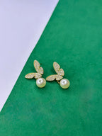 Brinco Borboleta Dourado com Pérola