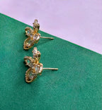Brinco Flor Dourado Cravejado com Zircônias
