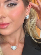 Conjunto Coração Elegante com Pedra Leitosa e Zircônias Cravejadas